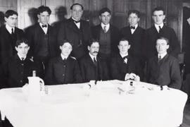 Kỳ lạ nhóm người tình nguyện ăn thức ăn nhiễm hàn the, formol suốt 5 năm