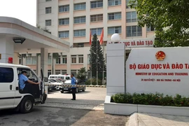 Video: Xe đưa thi thể Thứ trưởng Lê Hải An rời Bộ Giáo dục và Đào tạo