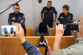 Vợ đâm chồng 65 nhát vì nghi "thờ ơ"