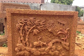 Tứ quý hiện hình trên khối đá cổ ngàn năm trong vườn đại gia Quảng Ninh