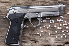 Chuyến bay náo loạn vì một bức ảnh gửi qua AirDrop