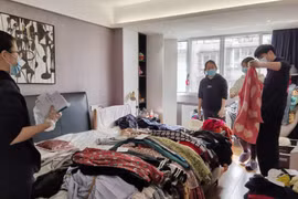 Nghề dọn tủ quần áo thuê cho người lười biếng