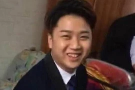 Ghen tỵ ngoại hình chú rể của cô dâu đeo vàng trĩu cổ