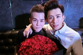 Video: Màn cầu hôn của hai trai đẹp khiến bất cứ ai cũng ao ước