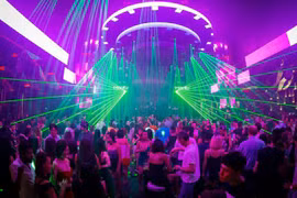 Gái xinh dùng đủ cách để lột sạch ví trai gà