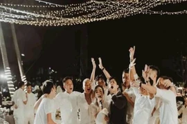 Bóc giá phong bì dàn cầu thủ mừng cưới Công Phượng