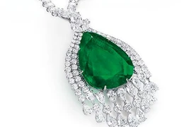 Bí ẩn chiếc vòng cổ ngọc lục bảo của Hoàng gia Nga