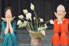 Bộ ảnh vui nhộn của đôi bạn già trong viện dưỡng lão