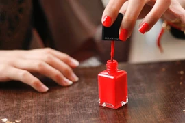 Dừng ngay việc sơn móng kiểu này nếu như không muốn bị vô sinh