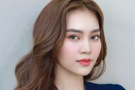 Ninh Dương Lan Ngọc bị soi "bàn tay hư" trên vòng 1 Thúy Ngân