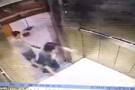 Cắm cúi với điện thoại, người phụ nữ TQ bị đứt mất chân