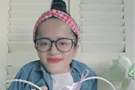 Tiệm hoa giấy mang hy vọng của cô gái mắc bệnh xương thủy tinh