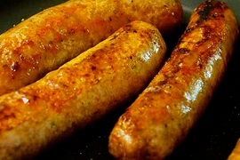 Cách làm xúc xích ngon tại nhà của người Thái Sơn La