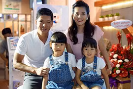 Hình ảnh gia đình Bình Minh hạnh phúc khiến ai cũng ghen tỵ