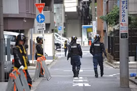 Cảnh sát Nhật “vẽ việc” điều tra cả vụ mất quần đùi