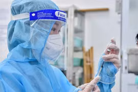 Trữ thuốc hạ sốt để tự phòng và chữa Covid-19 được không?