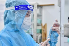 Trữ thuốc hạ sốt để tự phòng và chữa Covid-19 được không?