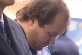 Gọi thợ sửa ống nước tới nhà, gái xinh gặp chuyện kinh hãi