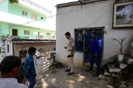 Chiếc hộp dưới gầm giường tố tội ác ghê rợn của gã hàng xóm