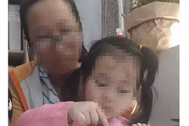 Bé gái ba tuổi nghi bị xâm hại ở trường