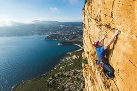 8 địa điểm leo núi đáng sợ nhất thế giới