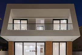 Ngôi nhà mái nghiêng, có kiến trúc độc lạ chưa từng thấy