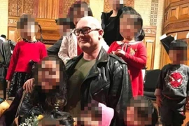 Cảnh sát đến tìm căn hộ của tội phạm ấu dâm Anh ở tại Hà Nội