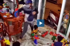 Video: Cậu bé ngơ ngác khi trộm xông vào nhà