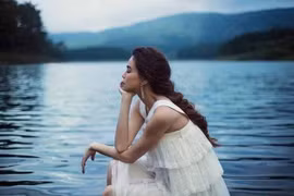 4 kiểu phụ nữ không bao giờ bất hạnh dù có bị phản bội rất đau!