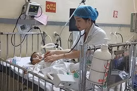 Cháu bé 18 tháng tuổi nguy kịch vì đuối nước trong... bể cá cảnh