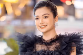 Kiều Anh “Phía Trước Là Bầu Trời” não cá vàng, mặc mỗi áo lót đi siêu thị