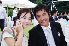 Tình cũ Song Hye Kyo khoe ảnh hạnh phúc với gia đình