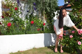 Trầm trồ trước loạt "dinh cơ" của sao Việt ở trời Tây