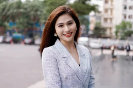 Vẻ đẹp mặn mà của BTV Minh Trang thời sự 19h