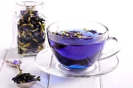 Giới trẻ phát cuồng với công thức trà hoa đậu biếc "uống là phê"