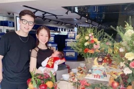 Hình ảnh chưa từng công bố trong tiệc đầy tháng của cháu ngoại Minh Nhựa