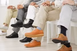 5 tư thế ngồi của đàn ông là 5 số phận khác biệt