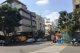 Hàng quán nhếch nhác bủa vây đô thị kiểu mẫu Phú Mỹ Hưng