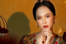 Hot girl xứ Nghệ quyến rũ trong concept "Tiệc trà Châu Âu" ấn tượng