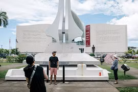 Khách du lịch vẫn nườm nượp đến thăm đảo Guam