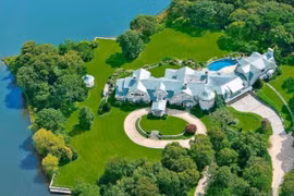 Khám phá "lâu đài Dracula" 50 triệu USD của tỷ phú Mỹ