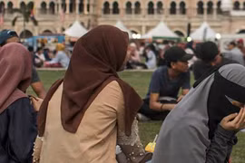 Bé gái 11 tuổi bị ép gả làm vợ ba cho thương nhân 41 tuổi 