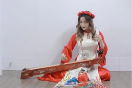 Nữ sinh bắt trend bạn trẻ bằng những clip đánh đàn bầu, đàn T'rưng