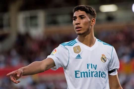 Mối tình 'chị em' của sao Real và người đẹp tai tiếng