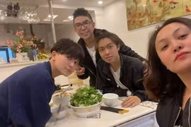 Con trai Long Nhật và vợ Á khôi: Cao 1m8, mặt mũi khôi ngô