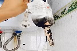 Vạch trần hiểm họa chết người trong phòng tắm