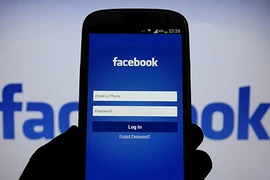 Hoảng hốt thấy con tục tĩu trên “phây“