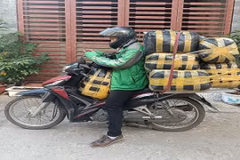 Nghề dắt xe ra đường là có tiền, thu nhập khủng mùa dịch Covid-19