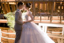 "Cô dâu đeo vàng trĩu cổ ở Nam Định" đăng full bộ ảnh cưới