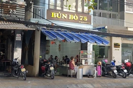 Chủ quán chặt chém khách rồi lên giọng 'đắt đừng có ăn'